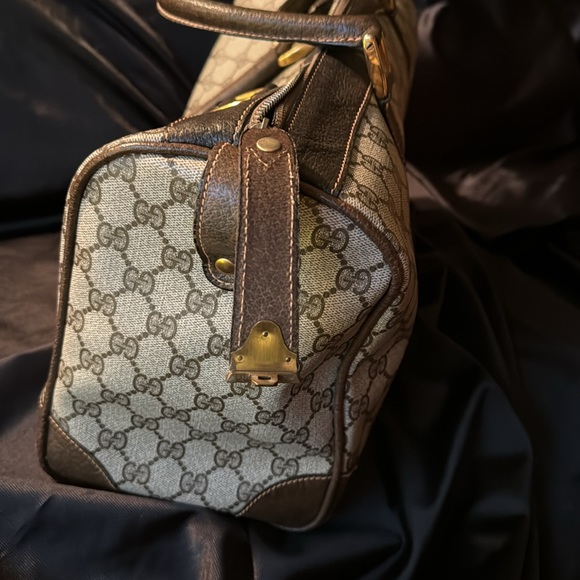 Gucci Preloved Good Condition with lock and two keys - Picture 3 of 10